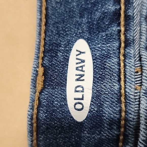 Old Navy Size 12 Medium Wash Blue Denim Rolled Cuff Jean Shorts, Gently Used - Picture 9 of 10